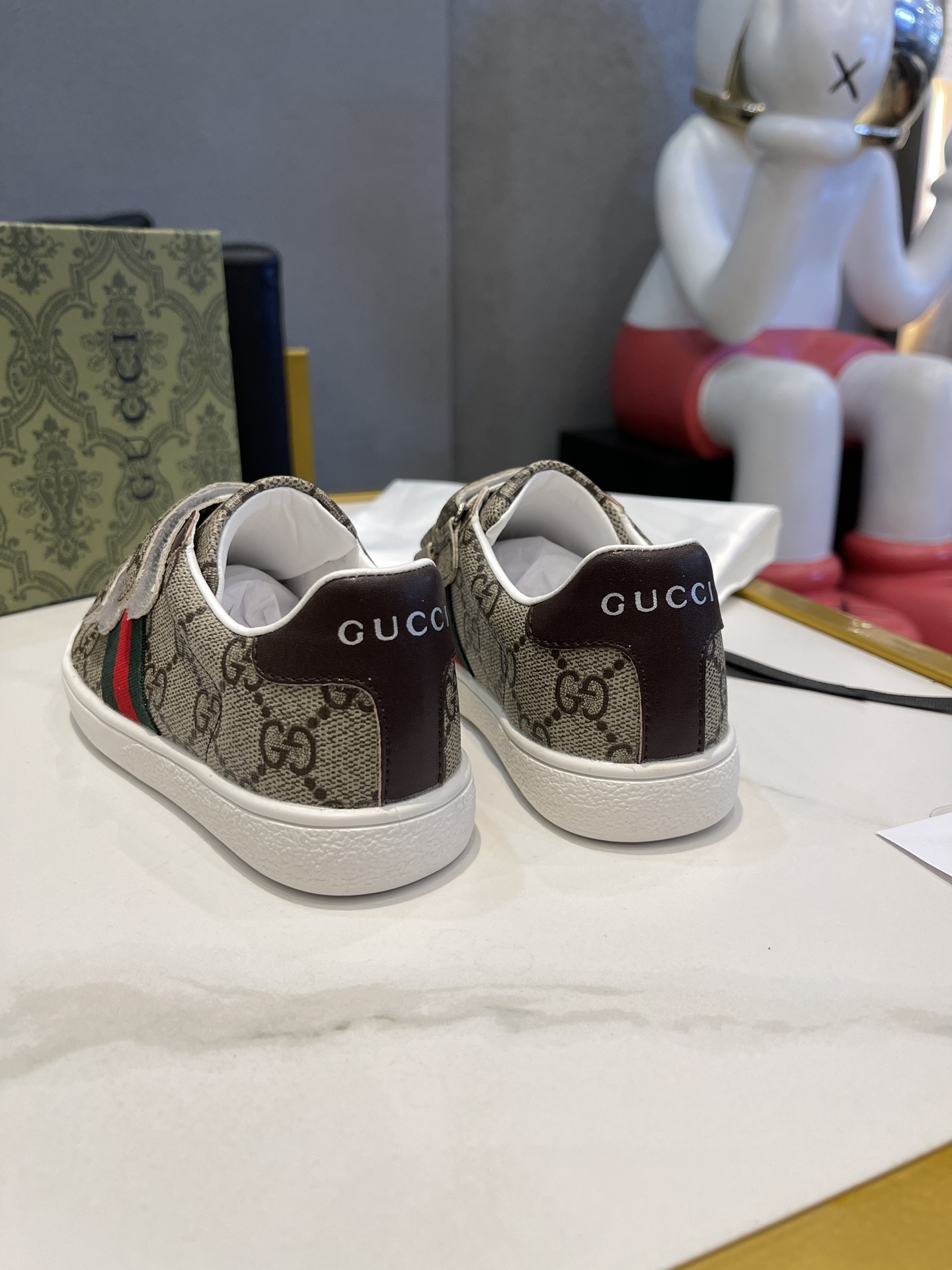 Children's shoes child